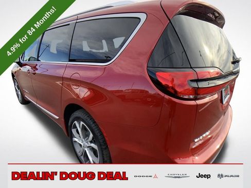 New 2026 Chrysler Pacifica Pinnacle image 3