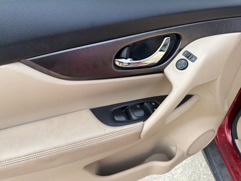 Used 2015 Nissan Rogue S image 6