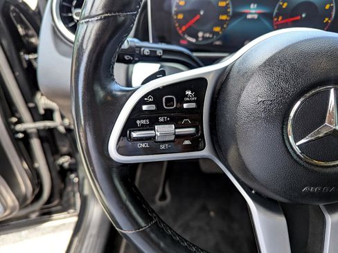 Used 2021 Mercedes-Benz GLB 250 4MATIC w/ Premium Package image 15