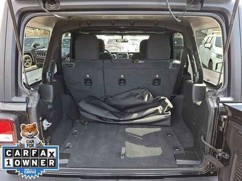 Used 2021 Jeep Wrangler Unlimited Sahara AWD/4WD image 28