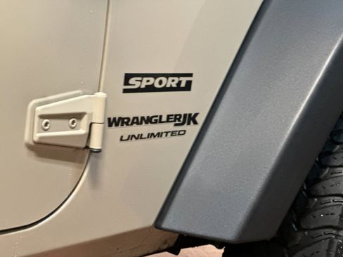 Used 2018 Jeep Wrangler Unlimited Sport S image 23