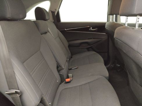 Used 2019 Kia Sorento FWD image 19