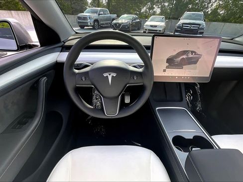 Used 2025 Tesla Model Y Performance AWD/4WD image 5