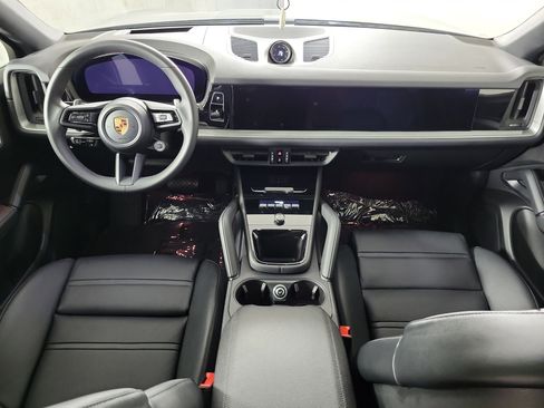 Used 2025 Porsche Cayenne Coupe AWD/4WD image 11