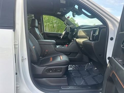 Used 2024 GMC Sierra 2500 AT4 w/ AT4 Premium Plus Package AWD/4WD image 12
