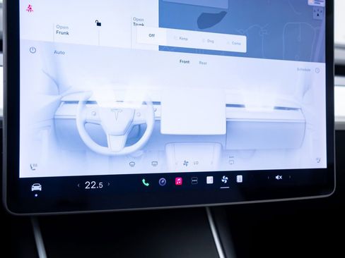 Used 2020 Tesla Model Y Long Range image 25