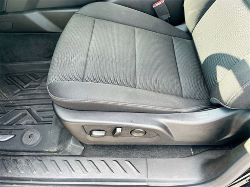 Used 2023 Chevrolet Colorado LT w/ LT Convenience Package II image 19