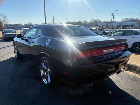 Used 2012 Dodge Challenger SXT image 5