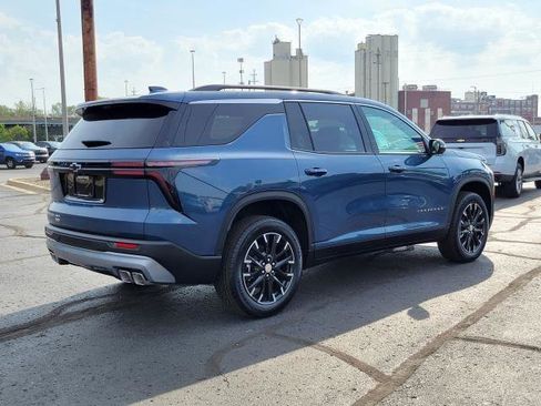 New 2026 Chevrolet Traverse LT w/ Sun and Wheel Package AWD/4WD image 2