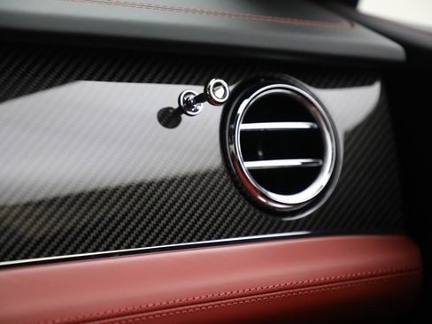 New 2025 Bentley Bentayga image 38