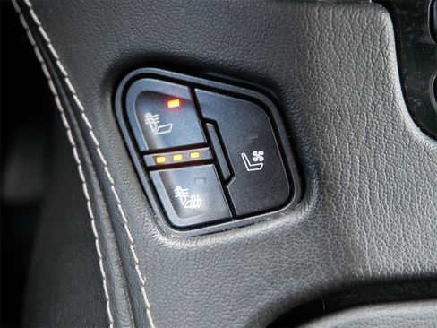 Used 2017 GMC Yukon Denali image 29