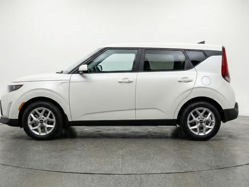 Used 2025 Kia Soul LX w/ LX Technology Package image 5