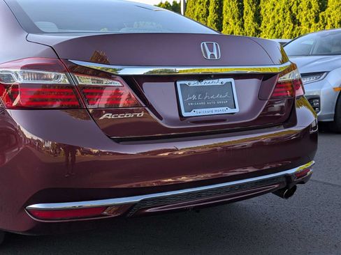 Used 2017 Honda Accord EX image 13