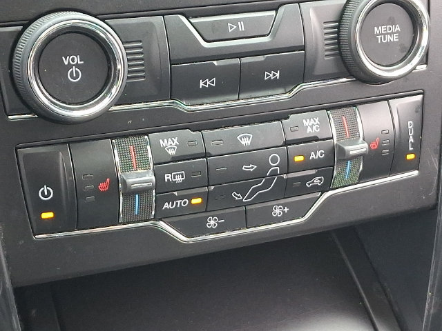Used 2019 Ford Explorer XLT w/ Equipment Group 202A AWD/4WD image 16