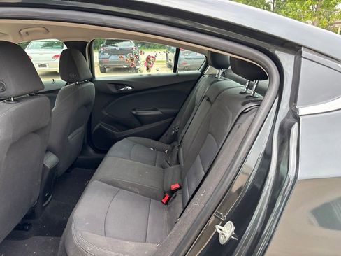 Used 2018 Chevrolet Cruze LT FWD image 19