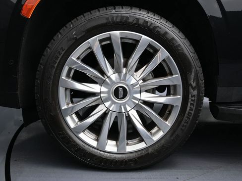 Used 2023 Cadillac Escalade ESV Premium Luxury image 10