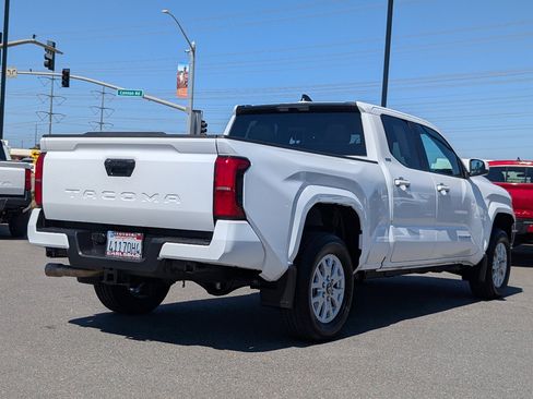 Used 2025 Toyota Tacoma SR5 image 13