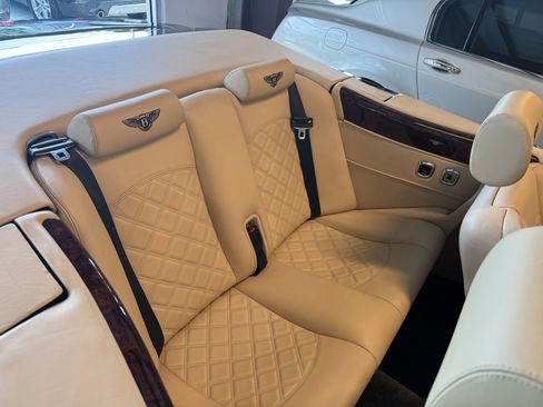 Used 2003 Bentley Azure image 36