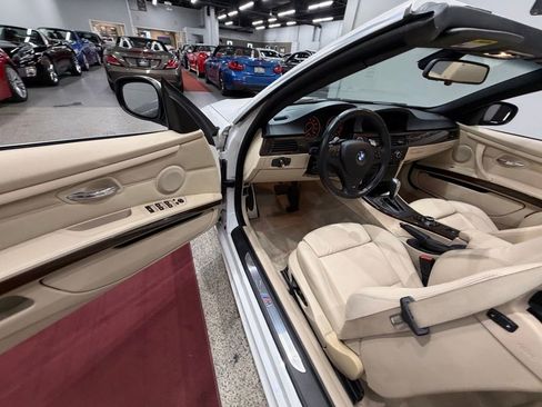 Used 2010 BMW 328i Convertible RWD image 17