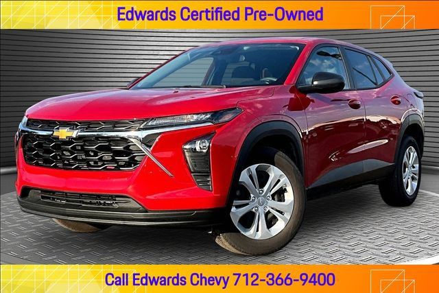 Used 2026 Chevrolet Trax LS FWD image 1