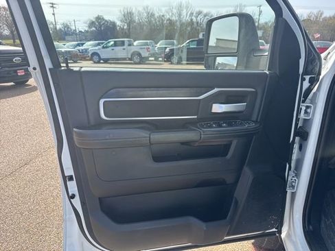 Used 2024 RAM 3500 Big Horn w/ Night Edition image 18