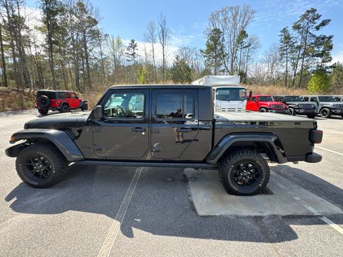 Used 2024 Jeep Gladiator Sport image 8