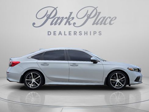 Used 2022 Honda Civic Touring image 6
