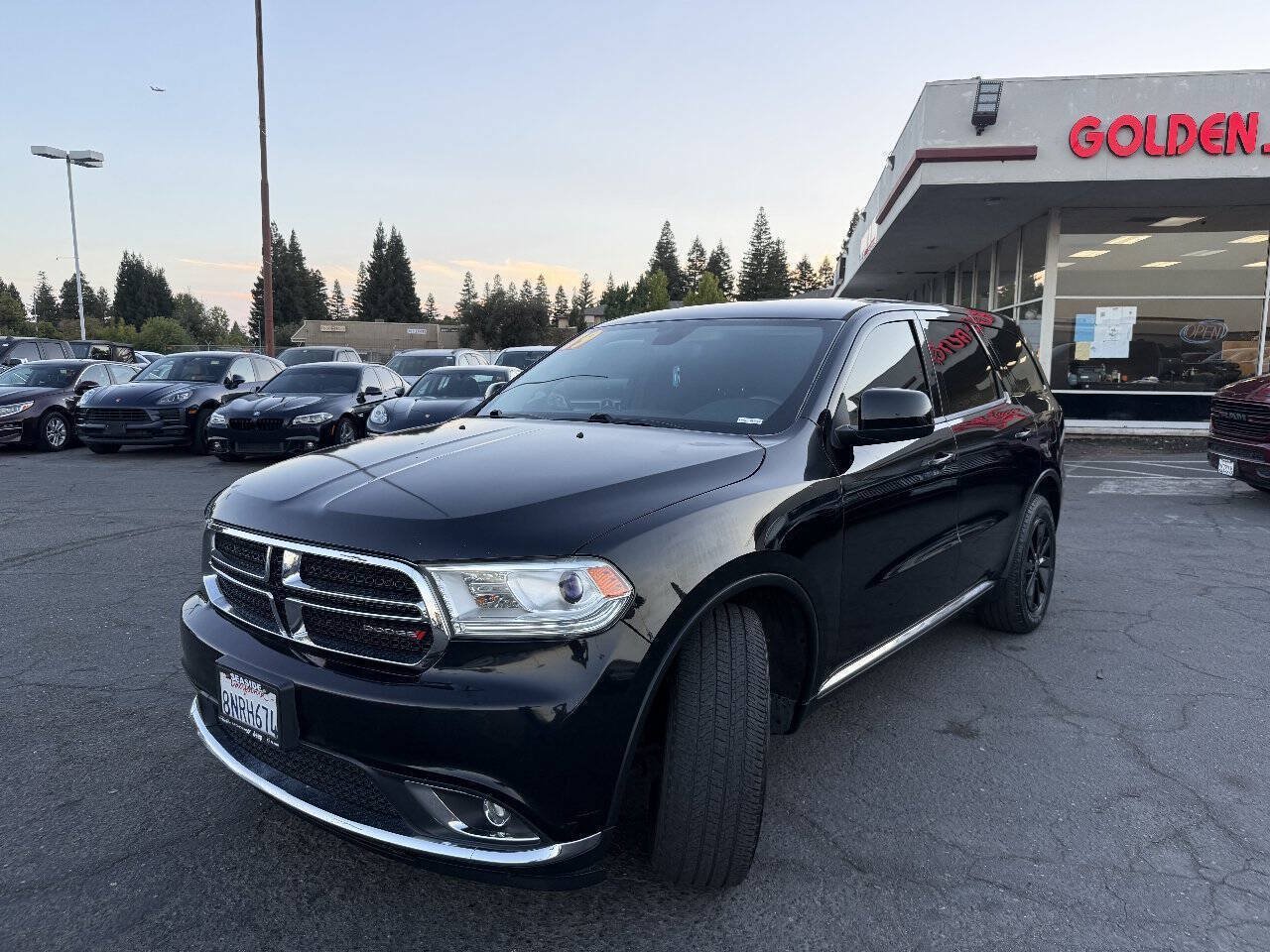 Used 2019 Dodge Durango SXT w/ 3rd Row Seating Group RWD image 3