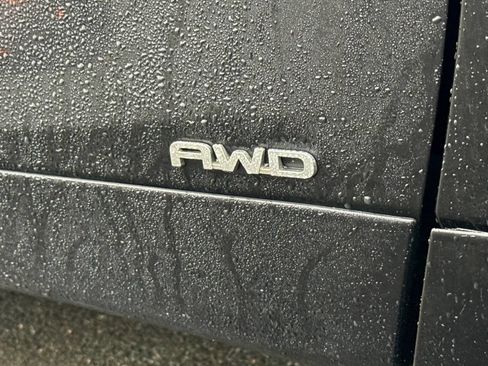 Used 2021 Toyota Highlander LE image 11