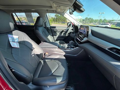 Used 2026 Toyota Highlander Platinum AWD/4WD image 28