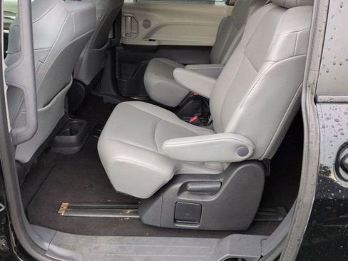 Certified 2024 Toyota Sienna XLE FWD image 16