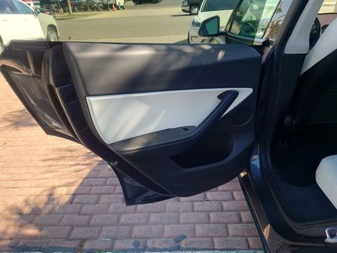 Used 2020 Tesla Model Y Long Range image 14