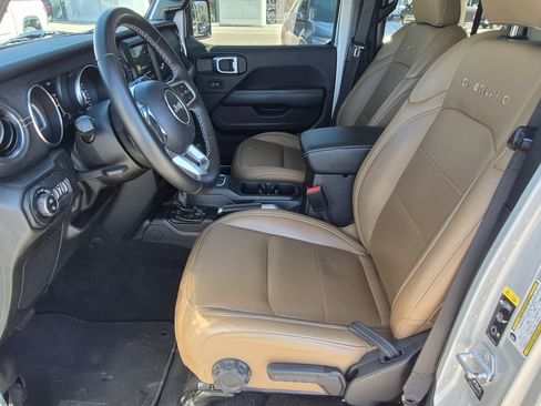 Used 2022 Jeep Gladiator Overland w/ Popular Equipment Package AWD/4WD image 16