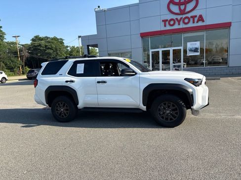 Used 2026 Toyota 4Runner SR5 AWD/4WD image 5