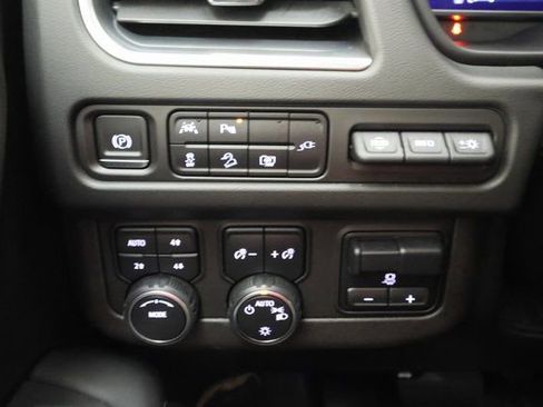 Used 2022 Chevrolet Tahoe Premier w/ Premium Package image 20