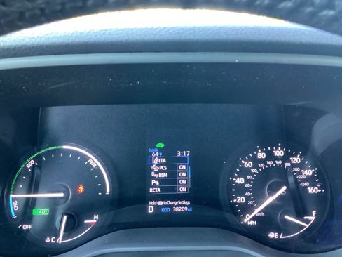 Used 2024 Toyota Sienna XLE image 9