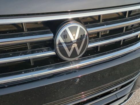 Used 2022 Volkswagen Tiguan SEL R-Line image 10