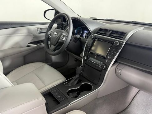 Used 2017 Toyota Camry XLE w/ Moonroof Package FWD image 17