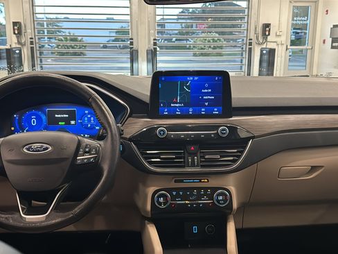 Used 2020 Ford Escape Titanium AWD/4WD image 11