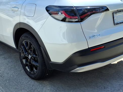 Used 2025 Honda HR-V Sport image 10