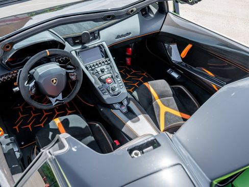 Used 2021 Lamborghini Aventador SVJ AWD/4WD image 26