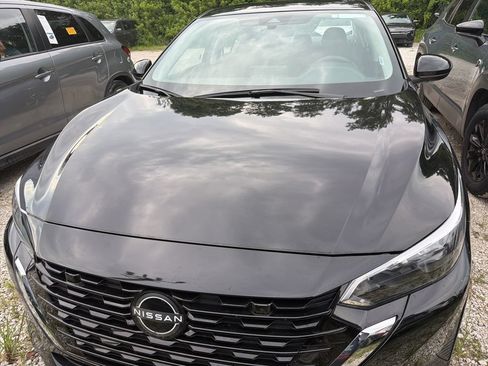Used 2025 Nissan Sentra SV FWD image 5