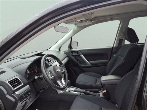 Used 2018 Subaru Forester 2.5i Premium w/ All-Weather Package image 11