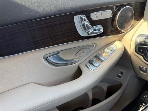 Used 2019 Mercedes-Benz GLC 300 4MATIC image 26