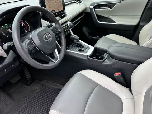 Used 2023 Toyota RAV4 XLE Premium image 11