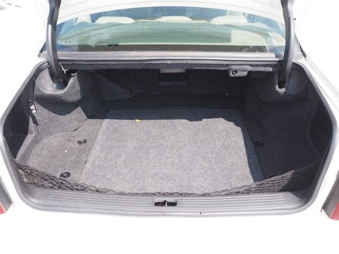 Used 2000 Cadillac De Ville DTS w/ Safety/Security Pkg image 9