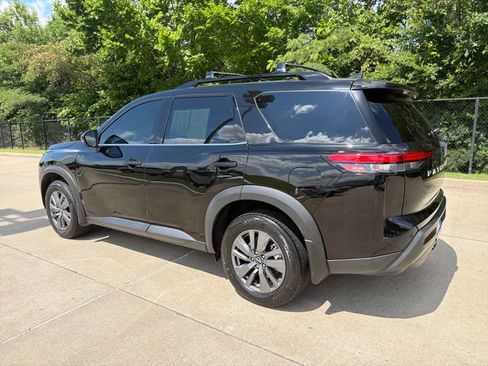 Used 2024 Nissan Pathfinder SV w/ SV Premium Package AWD/4WD image 3