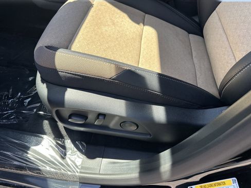 New 2026 Chevrolet Equinox ACTIV AWD/4WD image 10