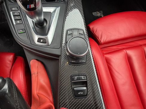 Used 2018 BMW M4 Convertible image 19