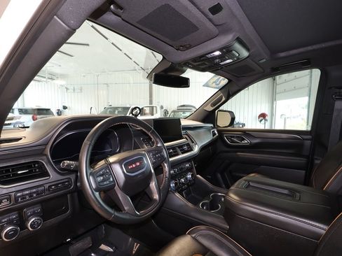 Used 2024 GMC Yukon AT4 w/ Technology Package AWD/4WD image 9